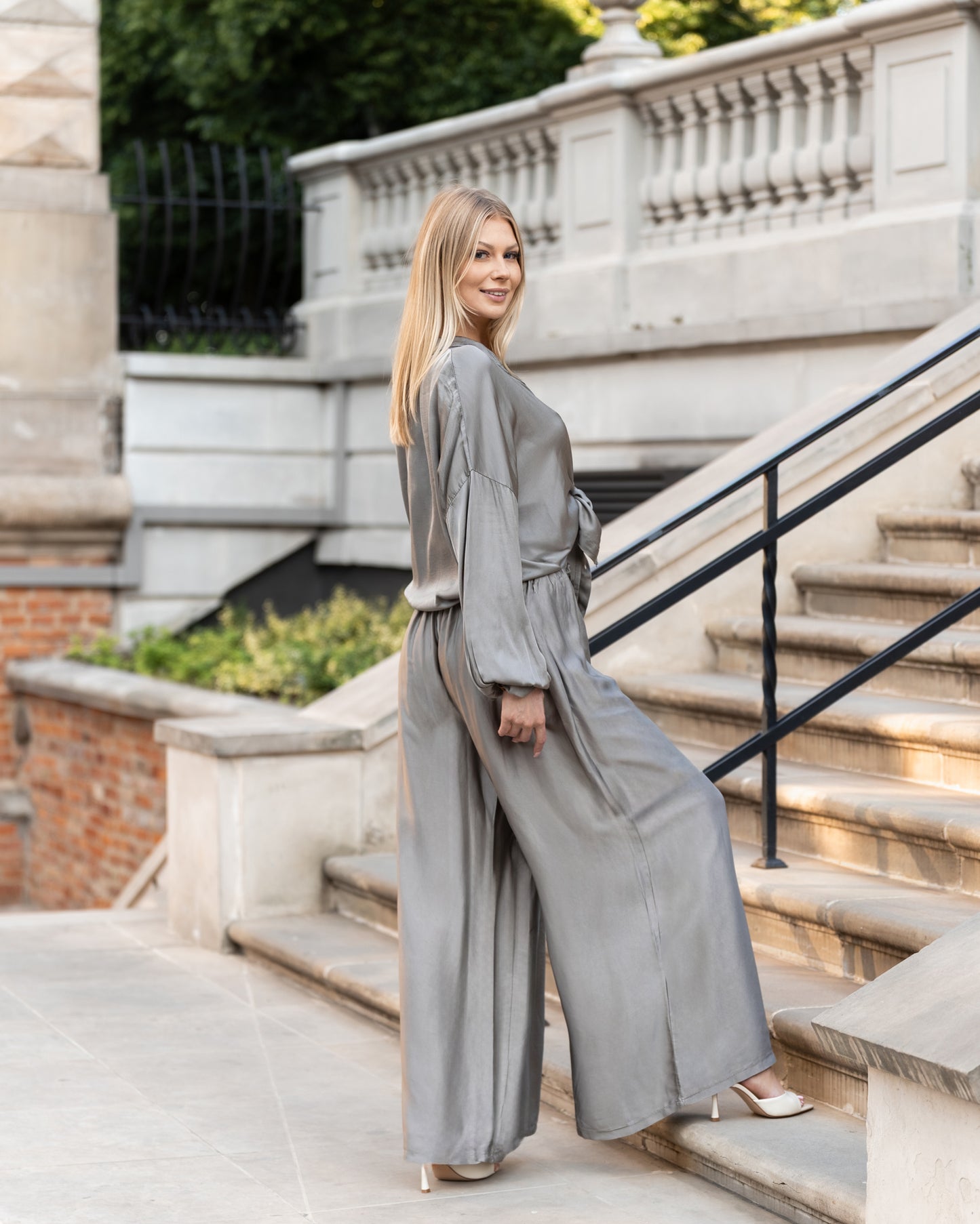 Jedwabny komplet szary