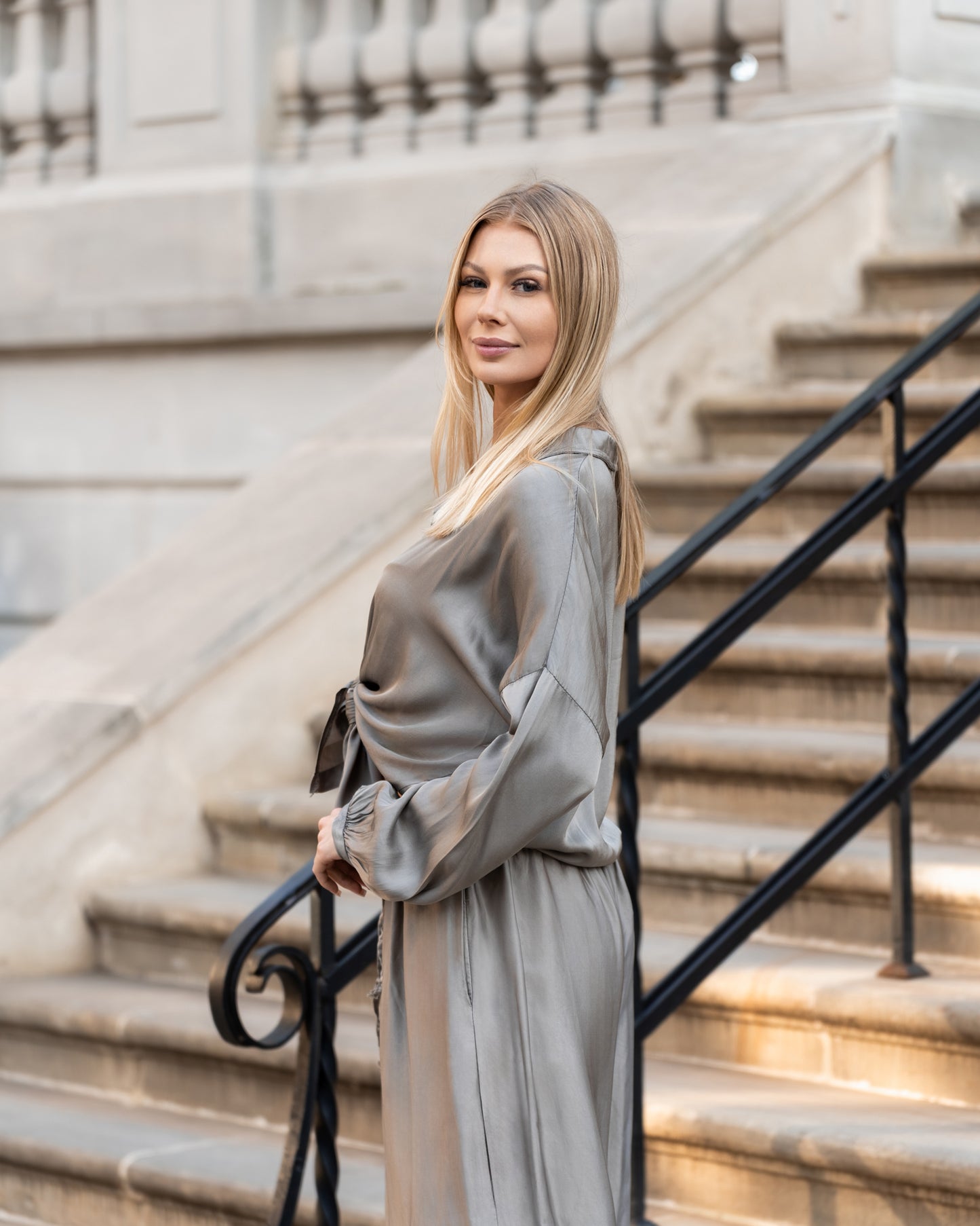 Jedwabny komplet szary