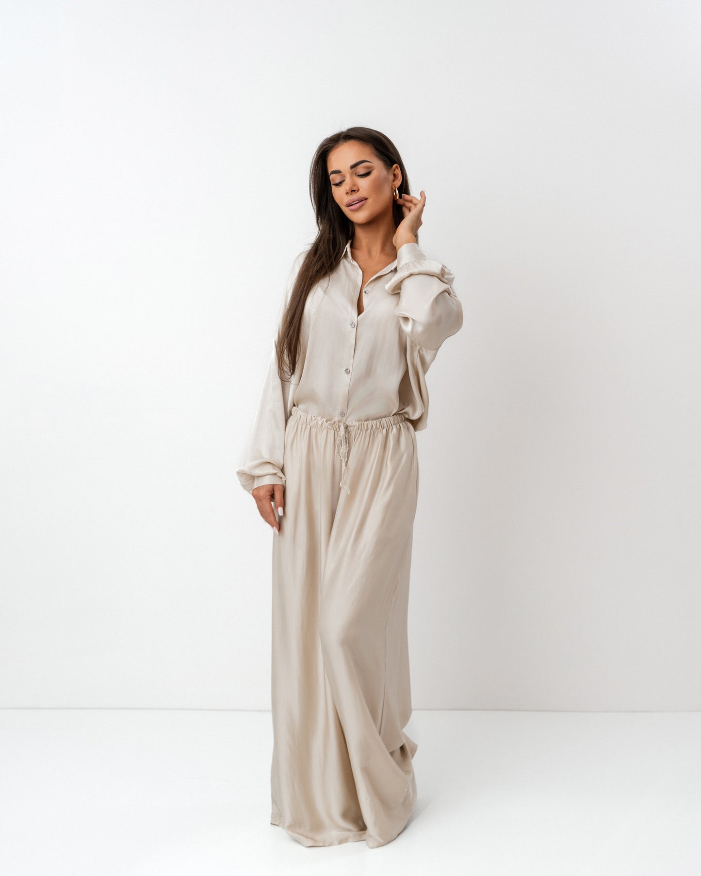 Jedwabny komplet beżowy