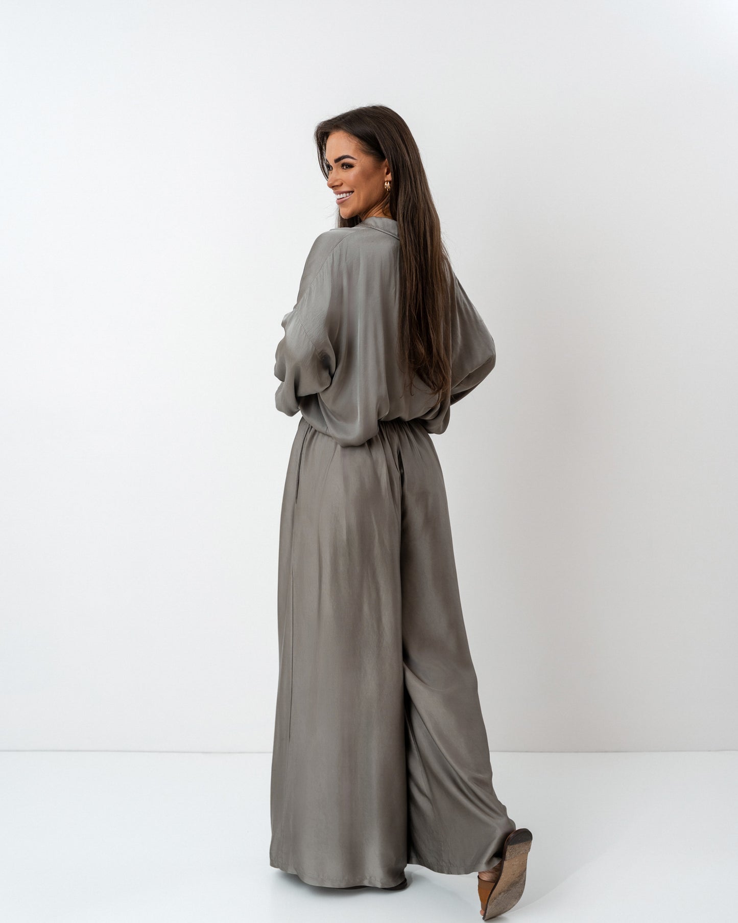 Jedwabny komplet szary