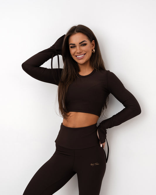 Czekoladowy komplet z wiązaniem – top i legginsy z wysokim stanem