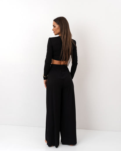 Czarny komplet z dzianiny – crop top i szerokie spodnie
