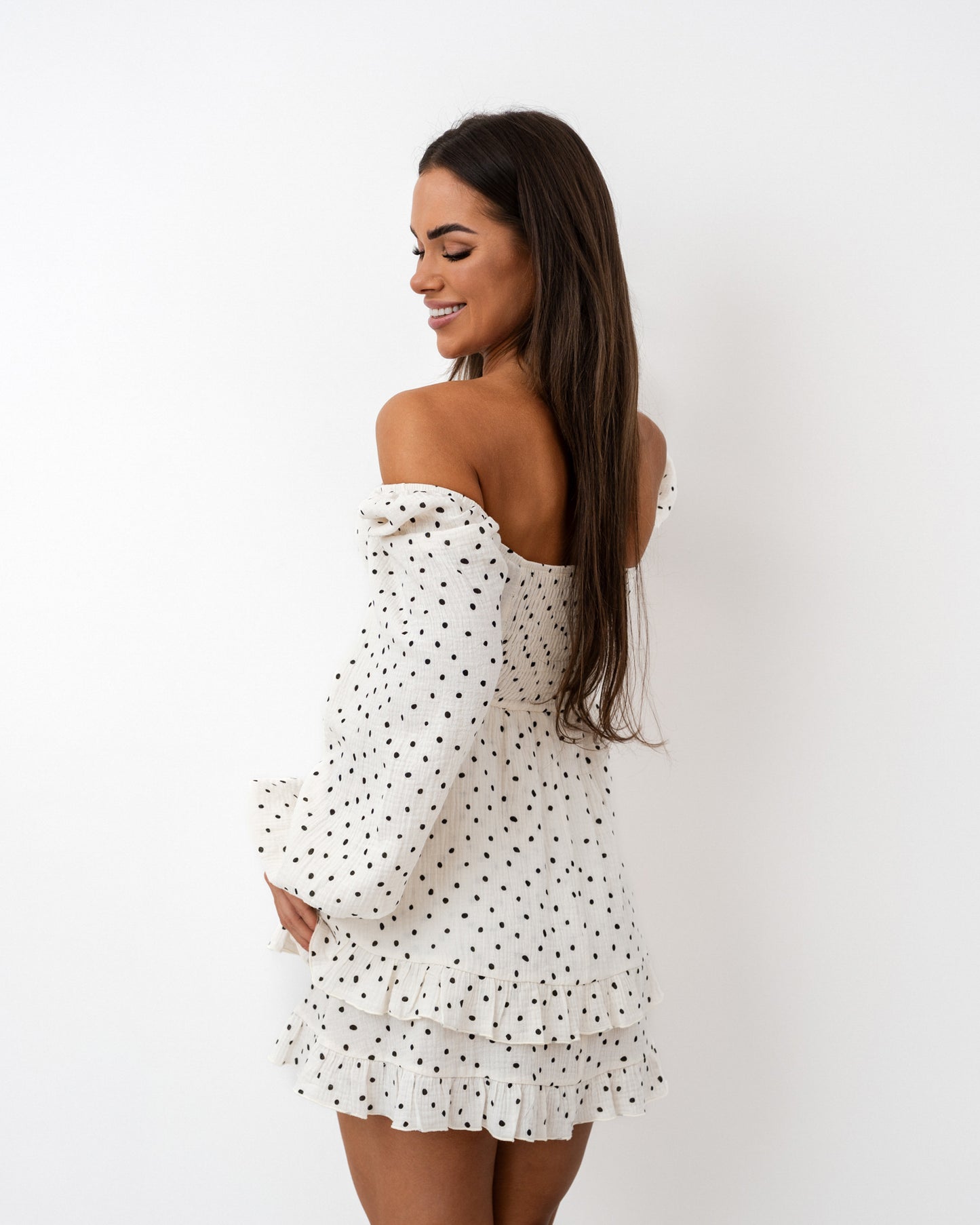 Sukienka hiszpanka w groszki z falbanami