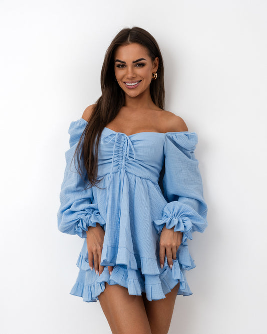 Błękitna sukienka hiszpanka z muślinu z falbanami