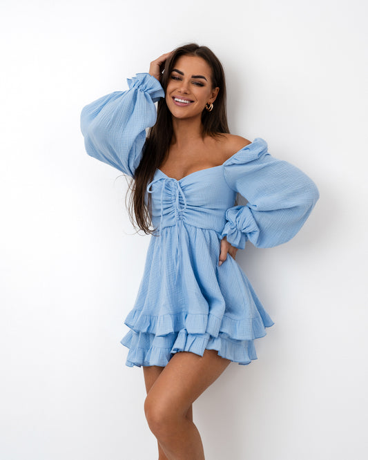 Błękitna sukienka hiszpanka z muślinu z falbanami