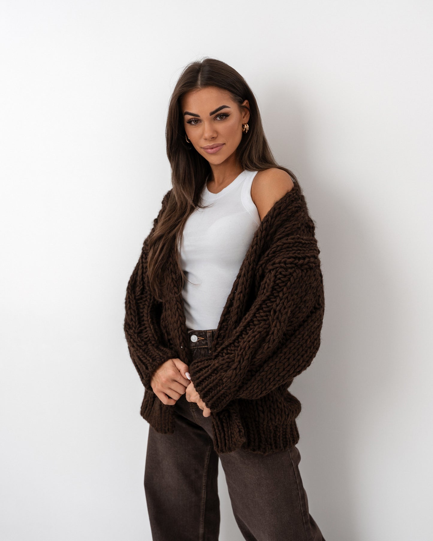 Kardigan o grubym splocie czekolada