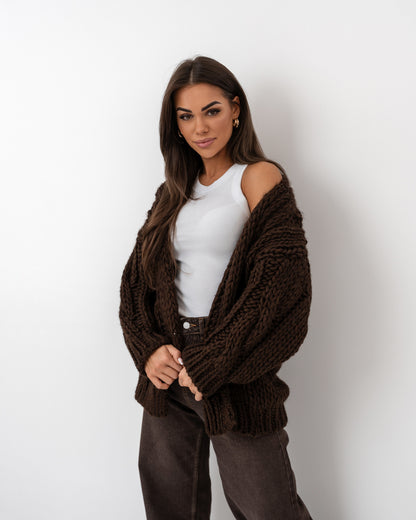 Kardigan o grubym splocie czekolada